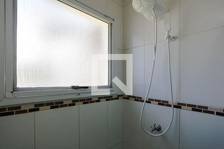 Banheiro de apartamento para alugar com 2 quartos, 55m² em Loteamento Mogilar, Mogi das Cruzes