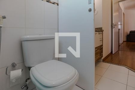 Banheiro de apartamento para alugar com 2 quartos, 55m² em Loteamento Mogilar, Mogi das Cruzes