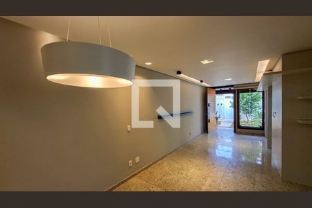 Sala de casa à venda com 4 quartos, 220m² em Santa Tereza, Belo Horizonte