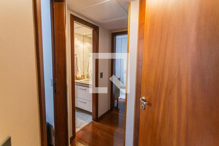 Corredor de apartamento à venda com 3 quartos, 93m² em Lourdes, Belo Horizonte