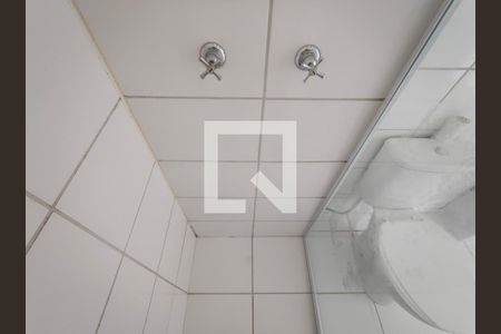 Banheiro de apartamento para alugar com 2 quartos, 45m² em Taquara, Rio de Janeiro