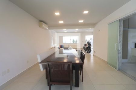 Sala de casa para alugar com 4 quartos, 314m² em Loteamento Joao Batista Juliao, Guarujá