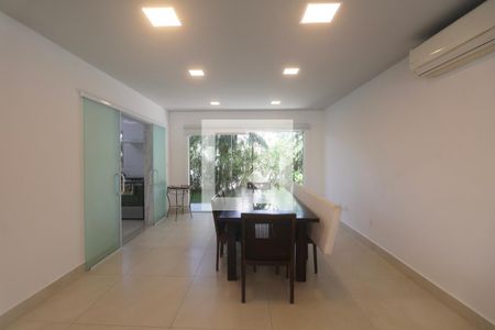 Sala de casa para alugar com 4 quartos, 314m² em Loteamento Joao Batista Juliao, Guarujá