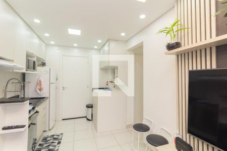 Sala/Cozinha de apartamento à venda com 2 quartos, 40m² em Vila Carmosina, São Paulo