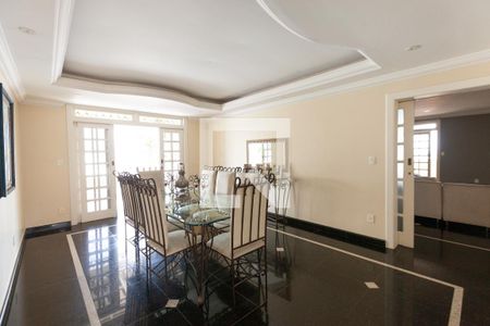 Casa para alugar com 4 quartos, 200m² em Monte Castelo, Contagem