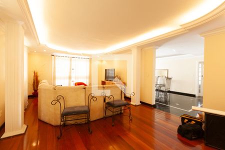 Casa para alugar com 4 quartos, 200m² em Monte Castelo, Contagem