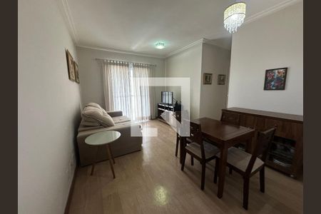 Sala de apartamento para alugar com 3 quartos, 84m² em Jardim Tupanci, Barueri