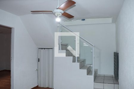 Casa para alugar com 5 quartos, 240m² em Vila Olinda, Embu das Artes