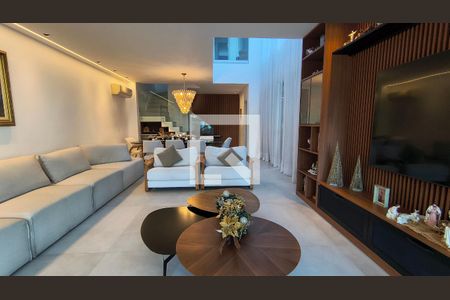 Sala de casa à venda com 3 quartos, 415m² em Barra da Tijuca, Rio de Janeiro