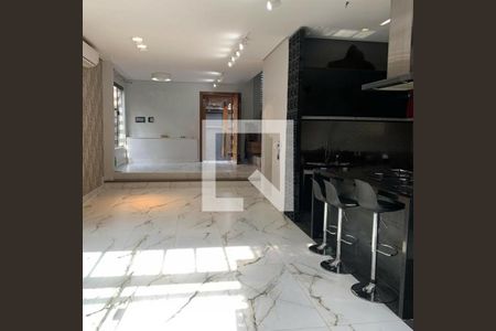 Casa à venda com 3 quartos, 215m² em Super Quadra Morumbi, São Paulo