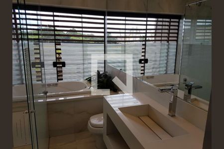 Casa à venda com 3 quartos, 215m² em Super Quadra Morumbi, São Paulo