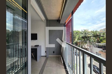 Varanda de kitnet/studio para alugar com 1 quarto, 24m² em Indianópolis, São Paulo