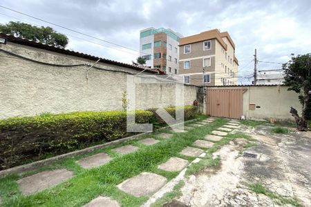 Garagem de casa à venda com 3 quartos, 95m² em Ipiranga, Belo Horizonte