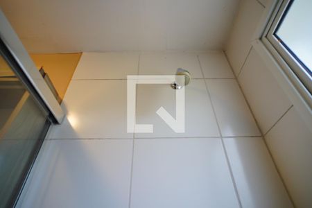 Banheiro suite de apartamento à venda com 3 quartos, 70m² em Humaitá, Porto Alegre