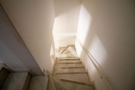 Escada de casa para alugar com 3 quartos, 189m² em Santo Amaro, São Paulo