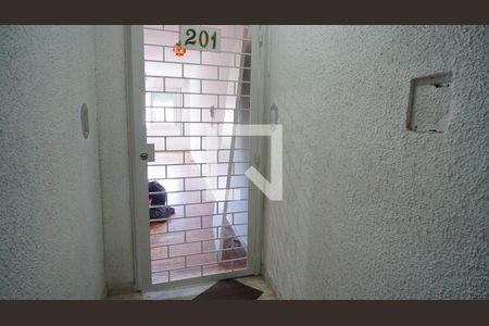 Porta entrada de apartamento para alugar com 2 quartos, 68m² em Azenha, Porto Alegre