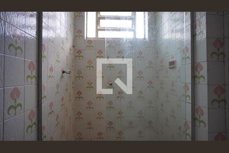 Banheiro de apartamento para alugar com 2 quartos, 68m² em Azenha, Porto Alegre