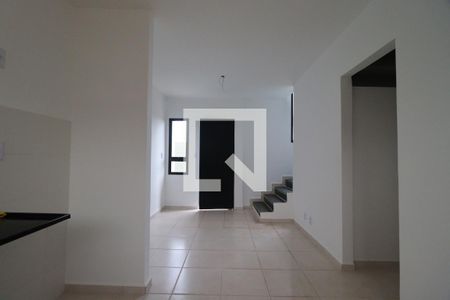 Cozinha de casa de condomínio para alugar com 2 quartos, 70m² em Parque Residencial Candido Portinari, Ribeirão Preto