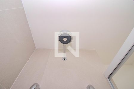 Banheiro de kitnet/studio para alugar com 1 quarto, 25m² em Boa Vista, Porto Alegre