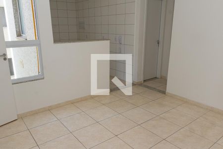 Sala de apartamento para alugar com 2 quartos, 43m² em Cosmos, Rio de Janeiro