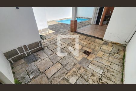 Quintal de casa para alugar com 3 quartos, 250m² em Boqueirão, Santos