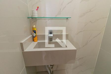 Lavabo de casa de condomínio à venda com 2 quartos, 80m² em Rio Branco, Canoas
