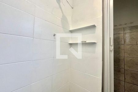 Banheiro de casa para alugar com 1 quarto, 48m² em Vila Guarani (zona Sul), São Paulo