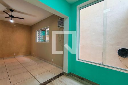 Sala de casa para alugar com 2 quartos, 85m² em Pechincha, Rio de Janeiro