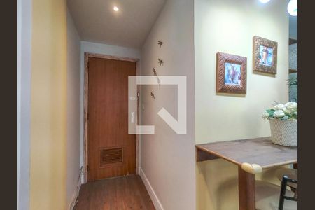 Entrada de apartamento à venda com 1 quarto, 55m² em Rio Comprido, Rio de Janeiro