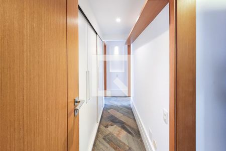 Corredor de apartamento para alugar com 2 quartos, 130m² em Laranjeiras, Rio de Janeiro