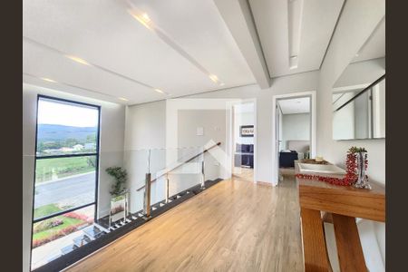 Corredor  de casa de condomínio à venda com 4 quartos, 300m² em Casa Branca, Brumadinho