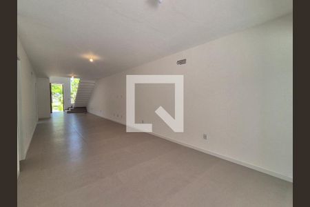 Sala  de casa de condomínio à venda com 4 quartos, 220m² em Vargem Grande, Rio de Janeiro