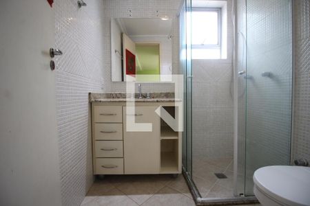 Banheiro de apartamento para alugar com 2 quartos, 48m² em Independência, Porto Alegre