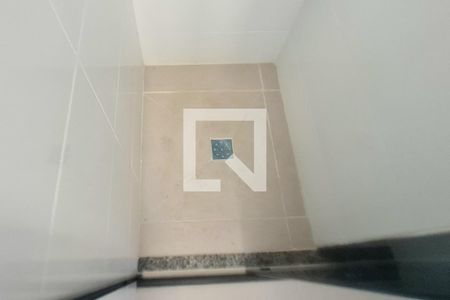 Banheiro da Suíte  de apartamento para alugar com 2 quartos, 57m² em Jardim Vila Galvão, Guarulhos