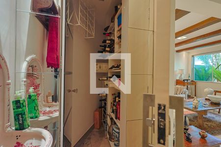 Lavabo de apartamento para alugar com 3 quartos, 223m² em Funcionários, Belo Horizonte