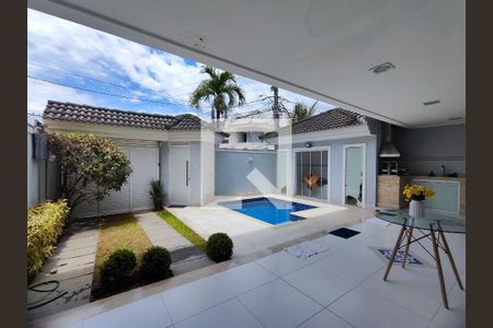 Área Externa de casa de condomínio para alugar com 5 quartos, 200m² em Vargem Pequena, Rio de Janeiro