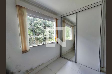Quarto de casa de condomínio para alugar com 5 quartos, 280m² em Vargem Pequena, Rio de Janeiro