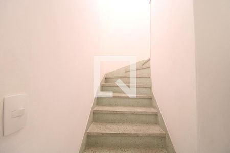 Escada de casa para alugar com 3 quartos, 180m² em Jardim Belgica, São Paulo