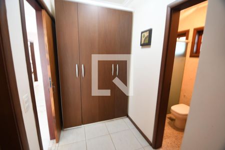 Quarto 1 - Suíte de casa à venda com 4 quartos, 400m² em Parque São Quirino, Campinas