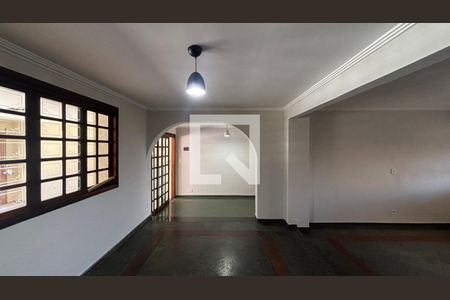 Sala de casa para alugar com 3 quartos, 265m² em Campestre, Santo André