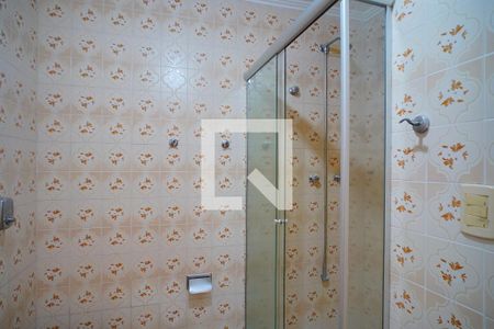 Banheiro de apartamento para alugar com 1 quarto, 48m² em São João, Porto Alegre