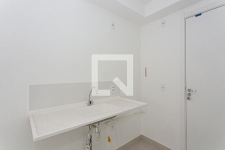 Cozinha de apartamento para alugar com 1 quarto, 28m² em Guaiauna, São Paulo