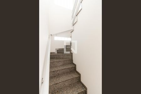 Escada de casa para alugar com 3 quartos, 240m² em Vila Alpina, São Paulo