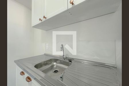 Sala/Cozinha de apartamento para alugar com 1 quarto, 27m² em Parque Industrial Tomas Edson, São Paulo