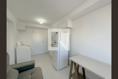 Sala/Cozinha de apartamento para alugar com 1 quarto, 27m² em Parque Industrial Tomas Edson, São Paulo