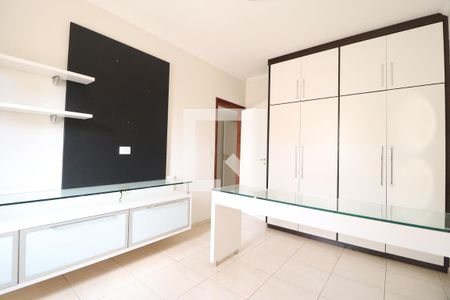Quarto 1 de apartamento para alugar com 3 quartos, 175m² em Osvaldo Rezende, Uberlândia