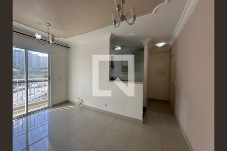 Sala de apartamento para alugar com 2 quartos, 58m² em Jardim Tupanci, Barueri