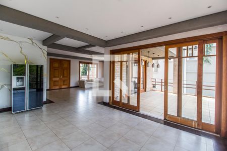 Sala  de casa de condomínio para alugar com 5 quartos, 680m² em Alphaville, Santana de Parnaíba