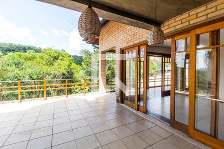 Varanda de casa de condomínio para alugar com 5 quartos, 680m² em Alphaville, Santana de Parnaíba