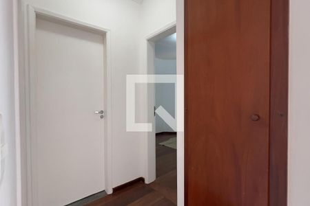 Corredor dos Dormitórios de apartamento para alugar com 2 quartos, 69m² em Vila Gopouva, Guarulhos